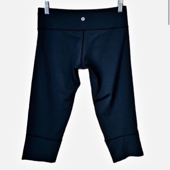 Lululemon yoga 17” capris - Picture 3 of 6